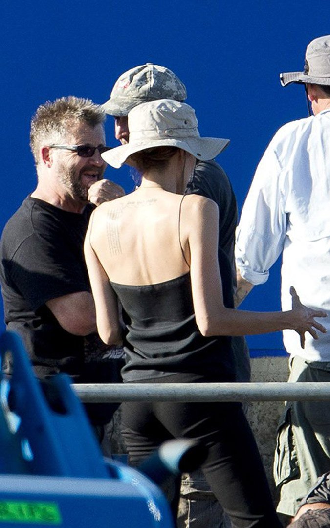 Υπέροχη Αντζελίνα Τζολί -με στήθος!- Γυρίζει τη νέα της ταινία [εικόνες] | iefimerida.gr 2