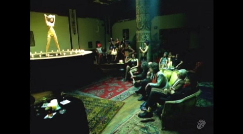 Οταν η Αντζελίνα Τζολί στα 22 της χόρευε για τους Rolling Stones σε στριπτιτζάδικο [εικόνες & βίντεο] | iefimerida.gr 0