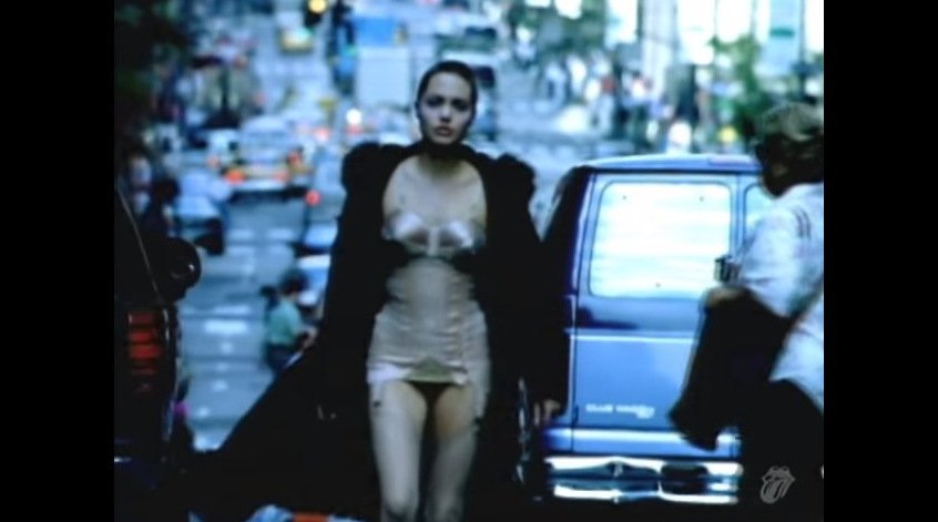 Οταν η Αντζελίνα Τζολί στα 22 της χόρευε για τους Rolling Stones σε στριπτιτζάδικο [εικόνες & βίντεο] | iefimerida.gr 3