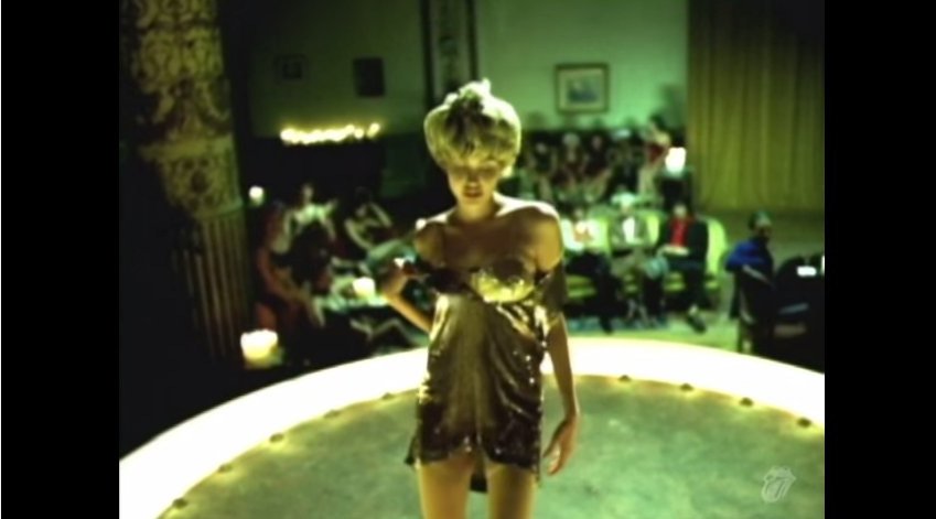 Οταν η Αντζελίνα Τζολί στα 22 της χόρευε για τους Rolling Stones σε στριπτιτζάδικο [εικόνες & βίντεο] | iefimerida.gr 1