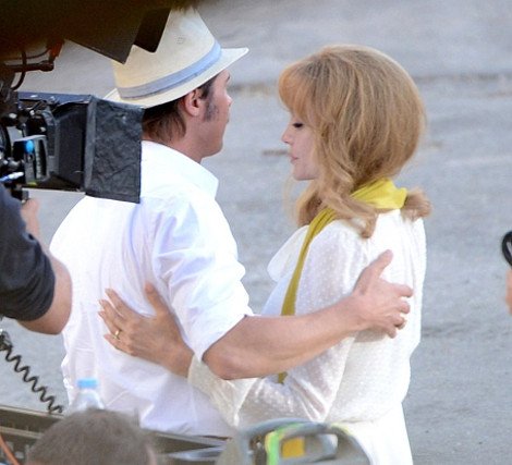 Η εντελώς ρετρό Αντζελίνα Τζολί -Ξανθιά με στιλ βγαλμένο από άλλη εποχή, στη Μάλτα [εικόνες] | iefimerida.gr 4