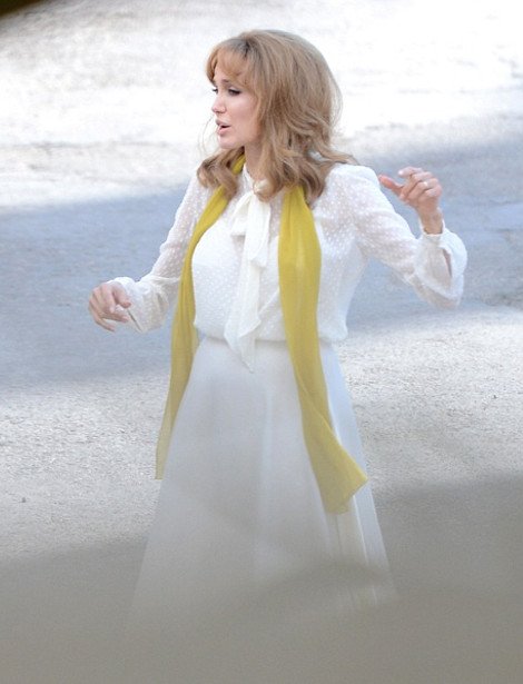 Η εντελώς ρετρό Αντζελίνα Τζολί -Ξανθιά με στιλ βγαλμένο από άλλη εποχή, στη Μάλτα [εικόνες] | iefimerida.gr 6