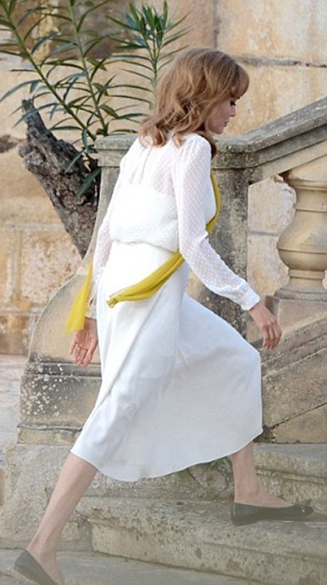 Η εντελώς ρετρό Αντζελίνα Τζολί -Ξανθιά με στιλ βγαλμένο από άλλη εποχή, στη Μάλτα [εικόνες] | iefimerida.gr 7