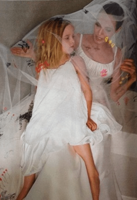 Νέες φωτογραφίες από το γάμο Τζολί-Πιτ: Σκηνικό βγαλμένο από άλλη εποχή [εικόνες] | iefimerida.gr 2