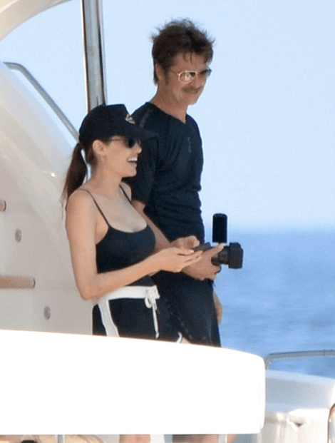 Οι πρώτες φωτογραφίες από το ταξίδι του μέλιτος Αντζελίνας Τζολί-Μπραντ Πιτ : Οι βουτιές του ζευγαριού στη Μεσόγειο [εικόνες] | iefimerida.gr 0