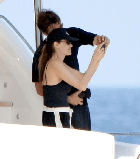 Οι πρώτες φωτογραφίες από το ταξίδι του μέλιτος Αντζελίνας Τζολί-Μπραντ Πιτ : Οι βουτιές του ζευγαριού στη Μεσόγειο [εικόνες] | iefimerida.gr 10