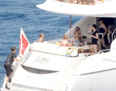 Οι πρώτες φωτογραφίες από το ταξίδι του μέλιτος Αντζελίνας Τζολί-Μπραντ Πιτ : Οι βουτιές του ζευγαριού στη Μεσόγειο [εικόνες] | iefimerida.gr 12