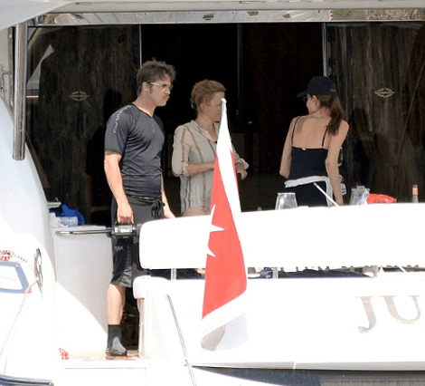 Οι πρώτες φωτογραφίες από το ταξίδι του μέλιτος Αντζελίνας Τζολί-Μπραντ Πιτ : Οι βουτιές του ζευγαριού στη Μεσόγειο [εικόνες] | iefimerida.gr 13