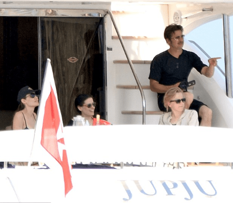 Οι πρώτες φωτογραφίες από το ταξίδι του μέλιτος Αντζελίνας Τζολί-Μπραντ Πιτ : Οι βουτιές του ζευγαριού στη Μεσόγειο [εικόνες] | iefimerida.gr 17