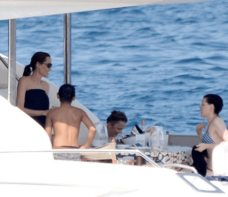 Οι πρώτες φωτογραφίες από το ταξίδι του μέλιτος Αντζελίνας Τζολί-Μπραντ Πιτ : Οι βουτιές του ζευγαριού στη Μεσόγειο [εικόνες] | iefimerida.gr 7