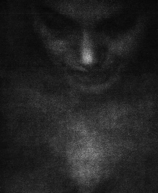 Η Τζολί πιο οικεία, ακαταμάχητη και θηλυκή από ποτέ - Οπως την φωτογράφισε ο ίδιος ο Μπραντ Πιτ στο σπίτι τους [εικόνες] | iefimerida.gr 9