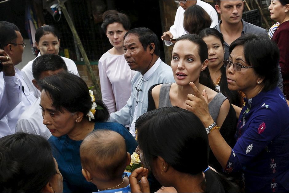 Αποστεωμένη αλλά θεά: Η Αντζελίνα Τζολί σοκάρει με την ανορεξική σιλουέτα της [εικόνες] | iefimerida.gr 9