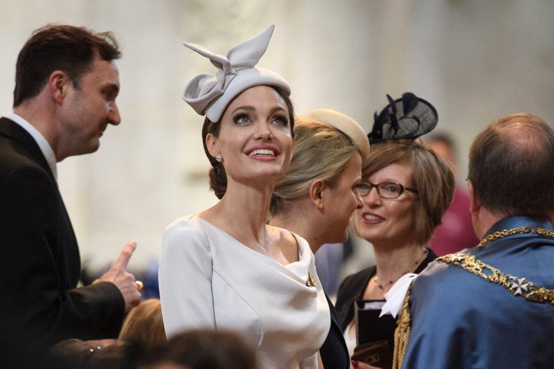 Νέος έρωτας-έκπληξη: Η Αντζελίνα Τζολί τρελαμένη με τον 24χρονο ανιψιό της πριγκίπισσας Νταϊάνα [εικόνες] | iefimerida.gr 2