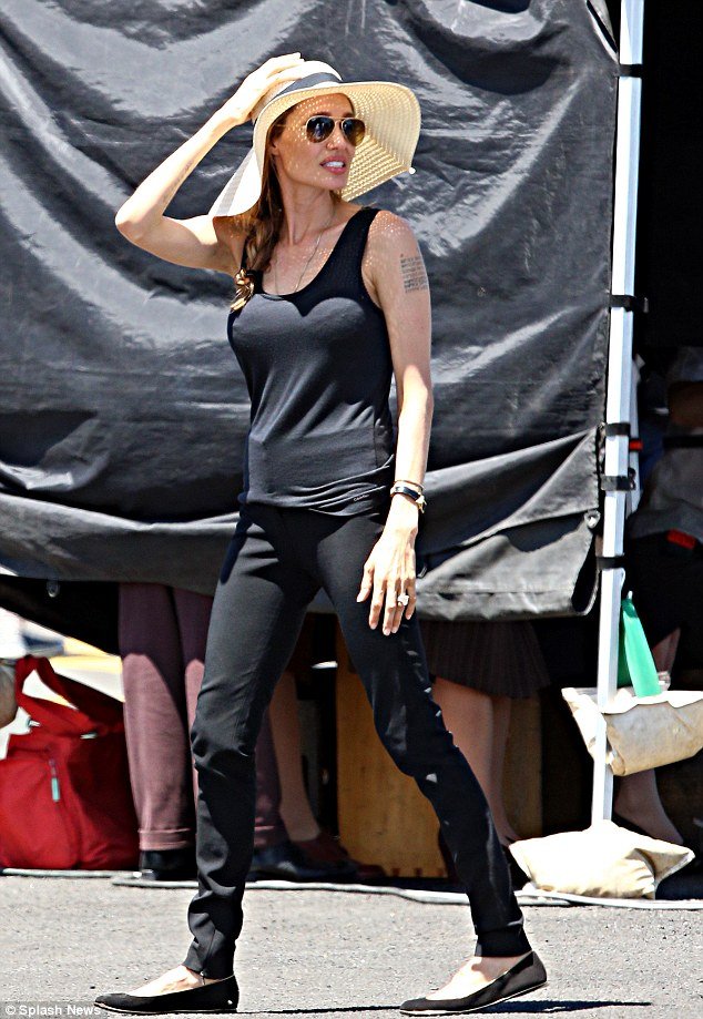 H Αngelina Jolie κατέρρευσε -Oι επίμαχες φωτό [εικόνα] | iefimerida.gr 3