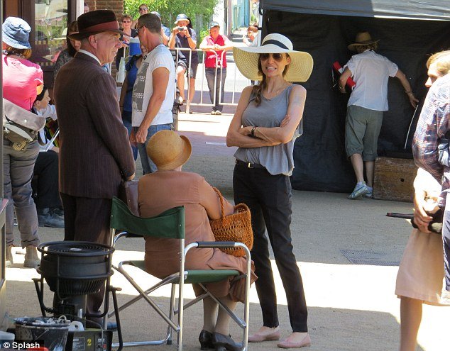 H Αngelina Jolie κατέρρευσε -Oι επίμαχες φωτό [εικόνα] | iefimerida.gr 6