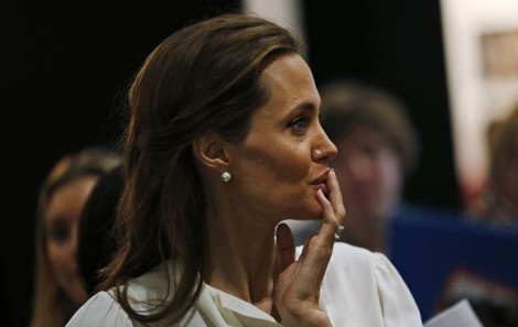 Η Αντζελίνα Τζολί δάκρυσε: Η μαρτυρία μιας μητέρας για το βιασμό της κόρης της την συγκίνησε [εικόνες] | iefimerida.gr 1