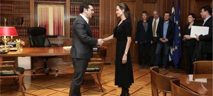 Πιπιλή: H αποκρουστική εμφάνιση Τζολί στο Μαξίμου και τα τρία «λιγούρια» | iefimerida.gr 0