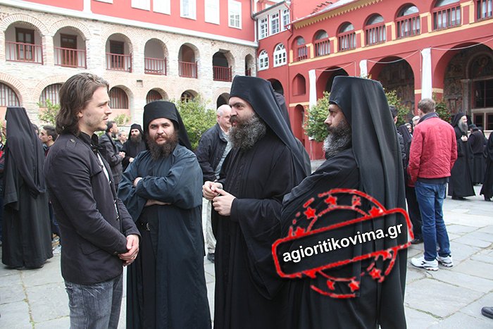 Σταρ του Χόλιγουντ ερωτεύτηκε το Αγιον Ορος και τον Εφραίμ [εικόνες & βίντεο] | iefimerida.gr 0