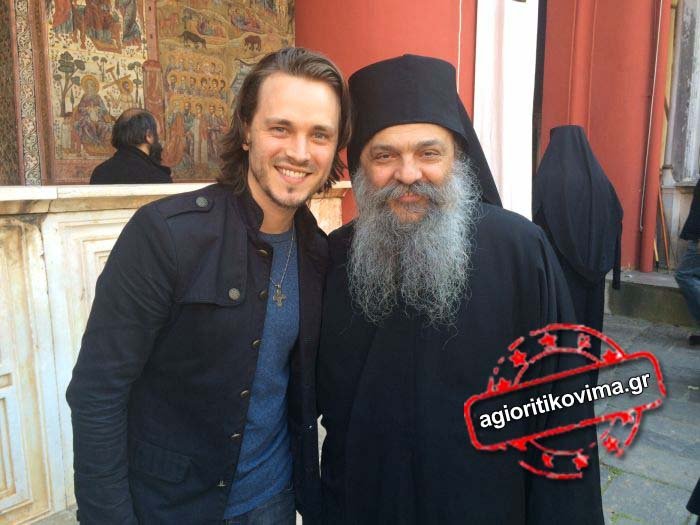 Σταρ του Χόλιγουντ ερωτεύτηκε το Αγιον Ορος και τον Εφραίμ [εικόνες & βίντεο] | iefimerida.gr 12
