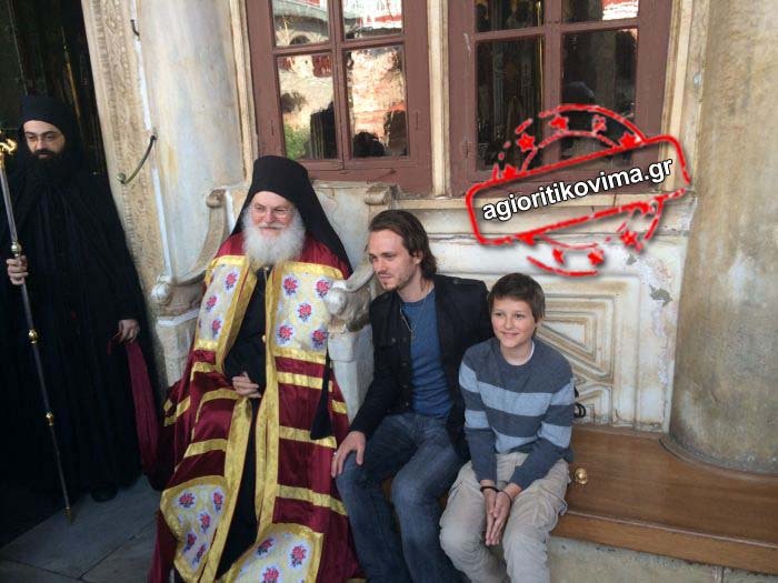 Σταρ του Χόλιγουντ ερωτεύτηκε το Αγιον Ορος και τον Εφραίμ [εικόνες & βίντεο] | iefimerida.gr 9
