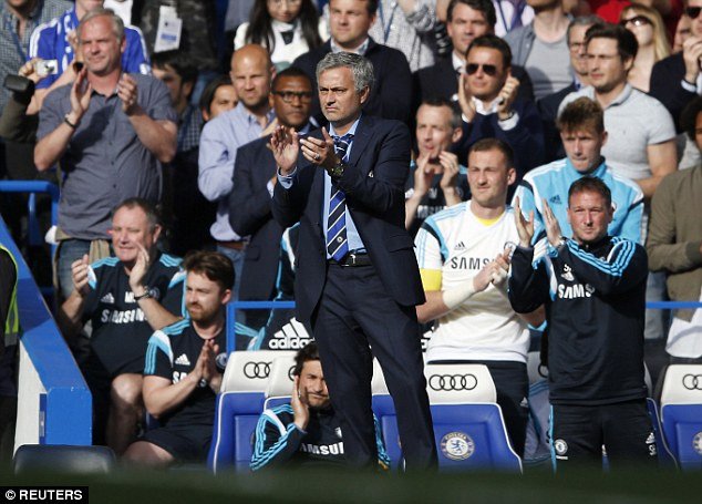 Αποθέωσαν τον Τζέραρντ στο Λονδίνο - Συγκίνηση στο «αντίο» του αρχηγού από τους οπαδούς της Τσέλσι [βίντεο] | iefimerida.gr 3