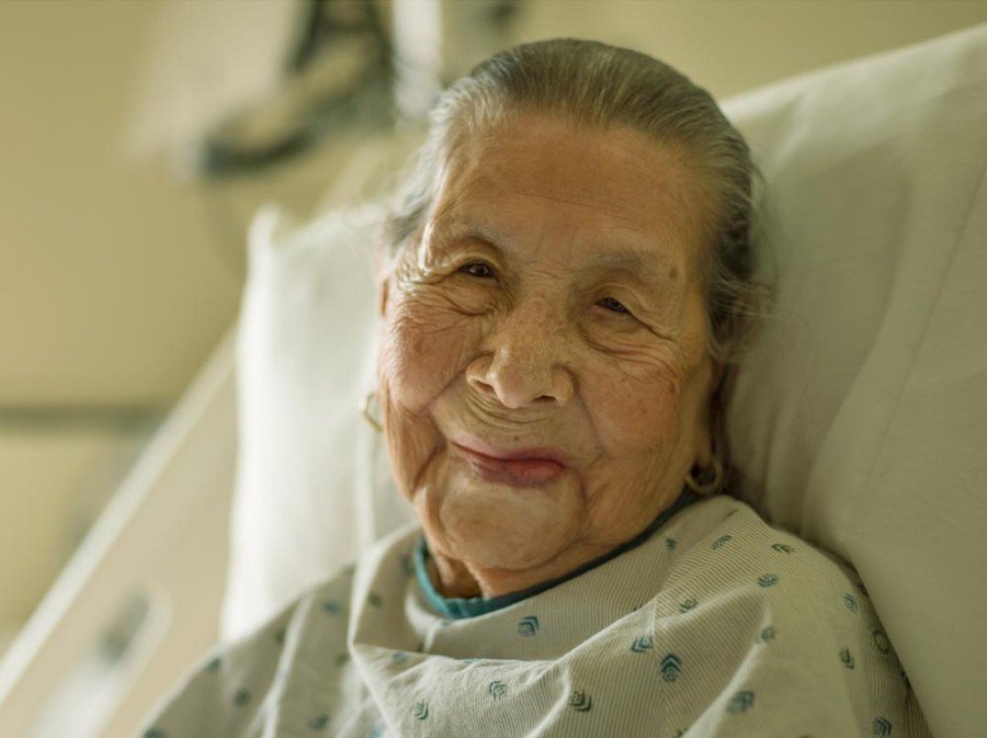 Δυναμικά πορτραίτα ανθρώπων στις τελευταίες στιγμές της ζωής τους -Καθημερινοί ήρωες που δίνουν μάχη με το θάνατο [εικόνες] | iefimerida.gr 2