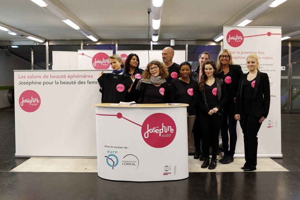 Κομμωτήρια για φτωχούς -Μια ιστορική πρώτη στη Γαλλία, από κομμώτρια των σταρ [εικόνες] | iefimerida.gr 2