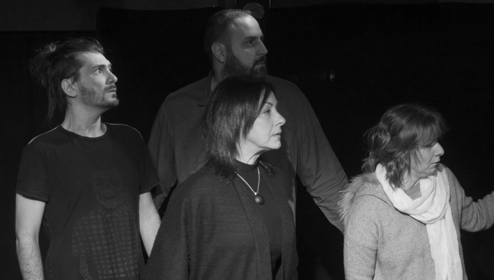 Επί σκηνής μία σύνθεση κειμένων από τη διδασκαλία του Ιησού [εικόνες] | iefimerida.gr 1