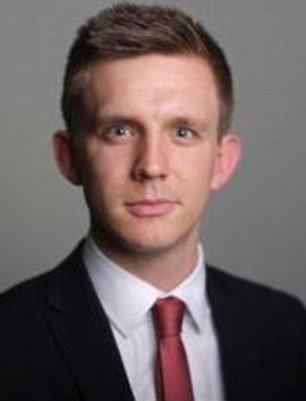 Φρικτός θάνατος για δημοσιογράφο των Financial Times- Τον άρπαξε κροκόδειλος ενώ έπλενε τα χέρια του [εικόνες] | iefimerida.gr 1