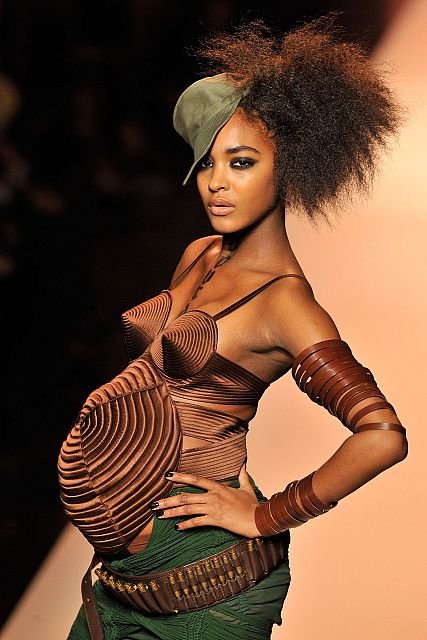 Αυτή είναι η νέα Νaomi Campbell -29 ετών, βρετανίδα [εικόνες] | iefimerida.gr 8