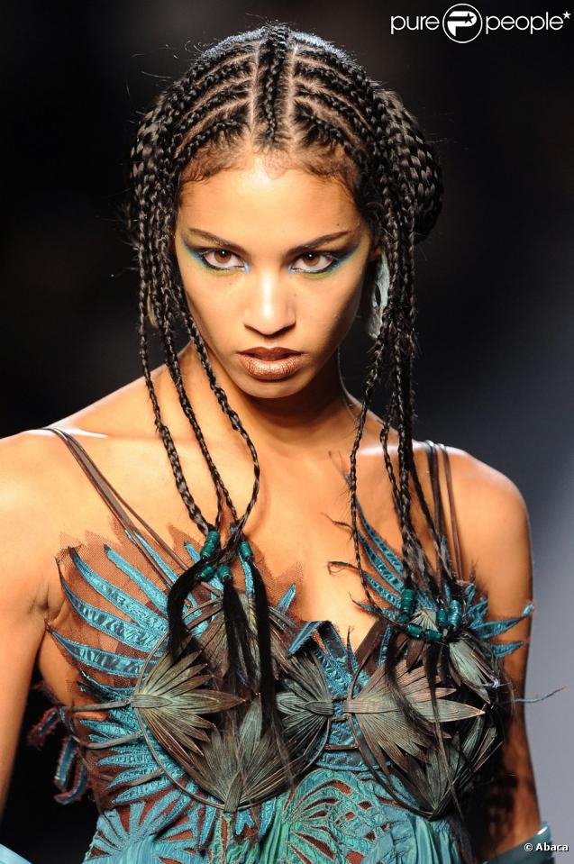 Tα μυτερά στήθη του Ζαν Πολ Γκοτιέ κάρφωσαν πάλι τη γαλλική μόδα [εικόνες] | iefimerida.gr 5