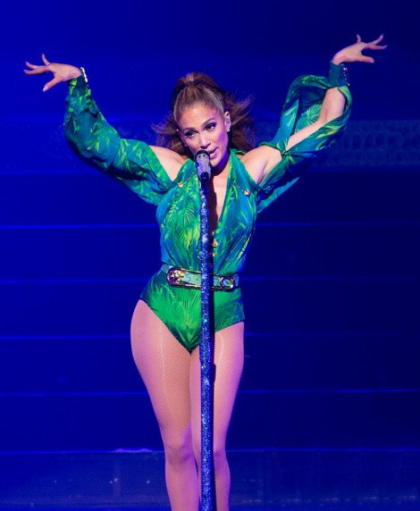 Οταν η Τζένιφερ Λόπεζ έβγαλε γλώσσα στους θαυμαστές της [εικόνες] | iefimerida.gr 4