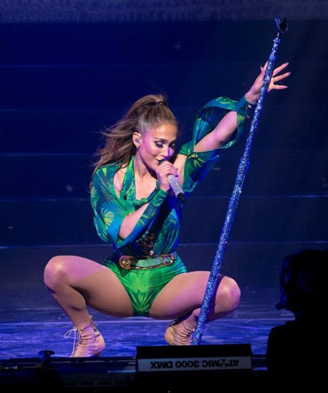 Οταν η Τζένιφερ Λόπεζ έβγαλε γλώσσα στους θαυμαστές της [εικόνες] | iefimerida.gr 5