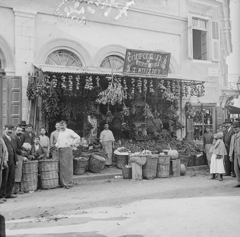 Το οπωροπωλείο Η Δίκαια Χειρ του Δ.Σ. Μπίλιου στην οδό Λέκκα