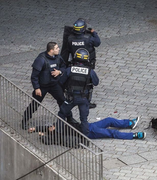 Σύλληψη υπόπτου σε εμπορικό κέντρο στο Σεν Ντενί [εικόνες] | iefimerida.gr 0