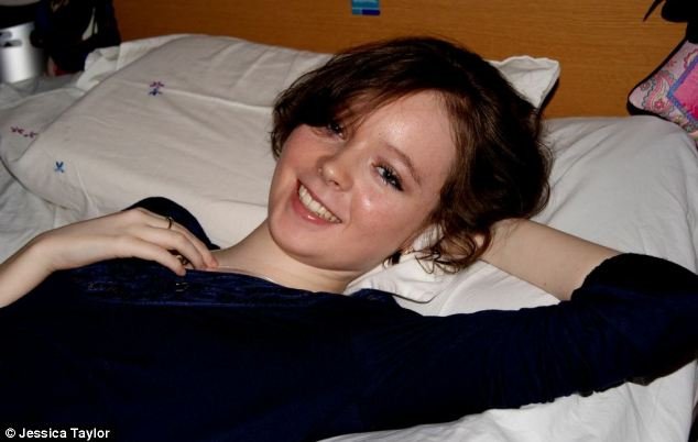 Η 22χρονη με τα πιο εύθραυστα κόκαλα – Κινδυνεύει να «σπάσει» αν καθίσει απότομα σε μια καρέκλα [εικόνες] | iefimerida.gr 0