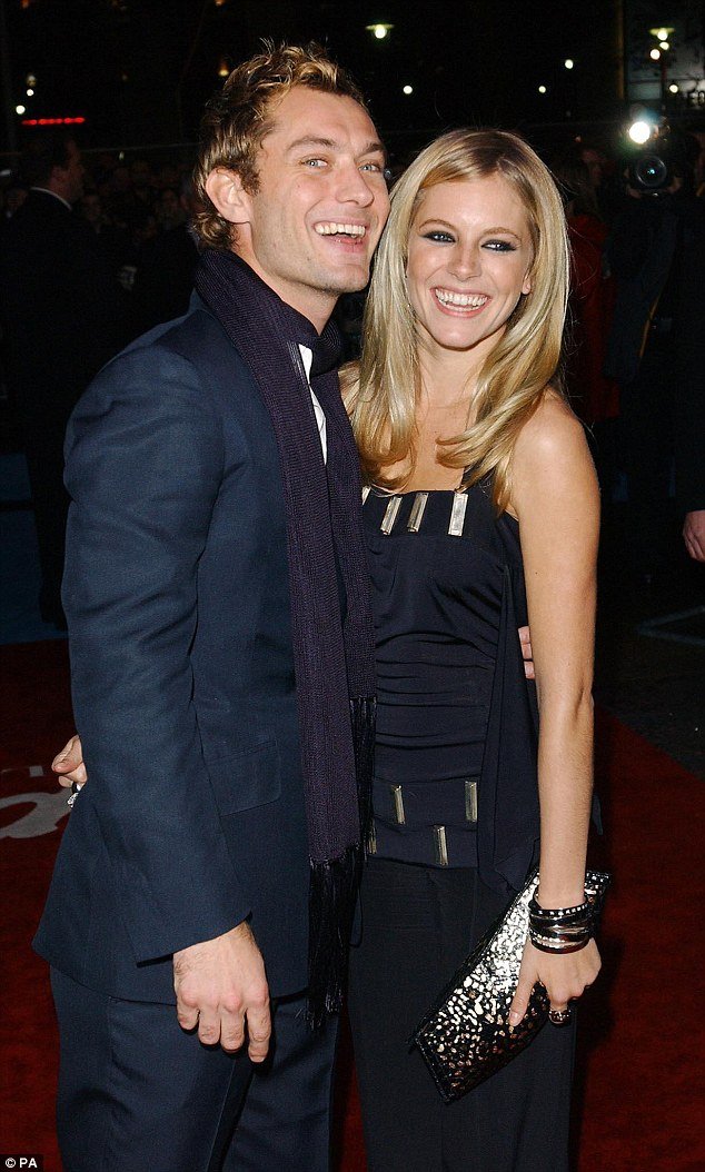 Η 23χρονη εξωτική καλλονή που πέρασε μερικά φλογερά βράδια με τον Τζουντ Λο και τώρα είναι έγκυος στο παιδί του [εικόνες] | iefimerida.gr 9