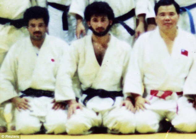 Οταν Οσάμα Μπιν Λάντεν έπαιξε τζούντο -Οι λαβές και η μαύρη ζώνη  [εικόνες] | iefimerida.gr 3