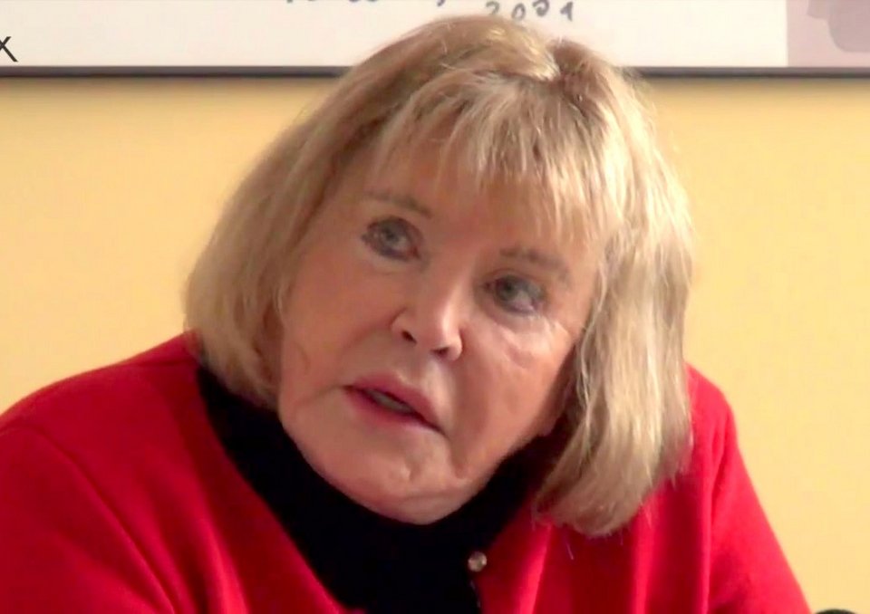 Η Αργεντίνα δικαστής Μαρία Σερβίνι δε Κούβρια, υπεύθυνη για τη μοναδική έρευνα στον κόσμο που ασχολείται με τα εγκλήματα του Φρανκισμού στην Ισπανία, ζήτησε να πραγματοποιηθεί η γενετική ανάλυση μιας σημαίας, φωτογραφία: wikipedia