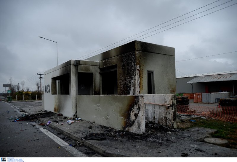 H επόμενη μέρα του φριχτού τροχαίου στη Θήβα -Συντρίμμια και αποκαΐδια [εικόνες] | iefimerida.gr 13