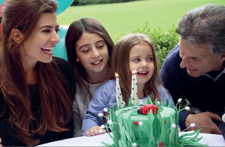 Η Πρώτη Κυρία της Αργεντινής: Καλλονή, Σύρια και με δίμετρα πόδια  [εικόνες]  | iefimerida.gr 4