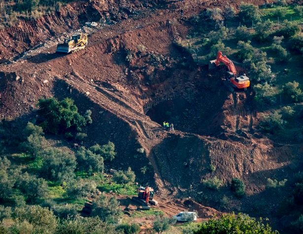 Το σημείο όπου επιχειρούν να ανοίξουν δεύτερη σήραγγα οι διασώστες