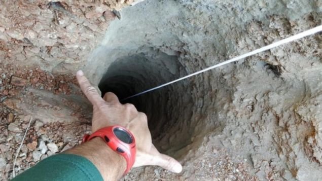 Ισπανία: Οι διασώστες θα σκάψουν σήραγγα για να φτάσουν τον 2χρονο που έπεσε σε πηγάδι | iefimerida.gr 0