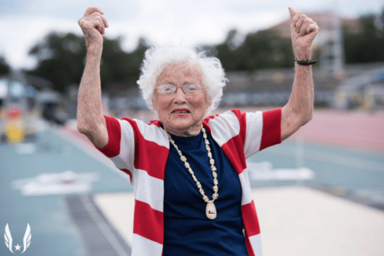 Δρομέας... ετών 101 -Το μυστικό της Τζούλια Χόκινς [εικόνες] | iefimerida.gr 8