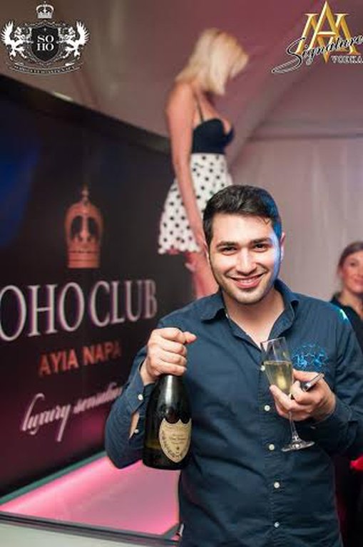 Η Τζούλια Αλεξανδράτου πίνει σαμπάνιες στην Κύπρο [εικόνες] | iefimerida.gr 1