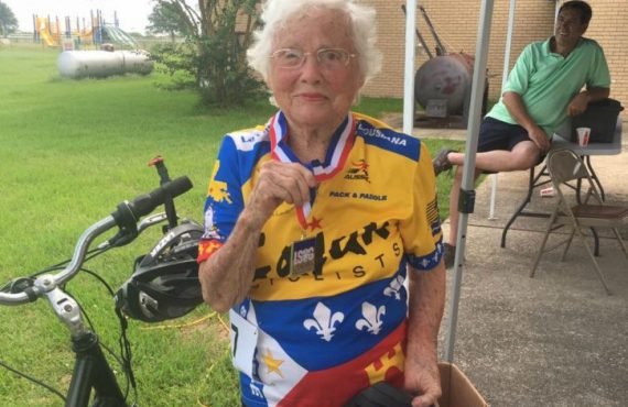 Δρομέας... ετών 101 -Το μυστικό της Τζούλια Χόκινς [εικόνες] | iefimerida.gr 3