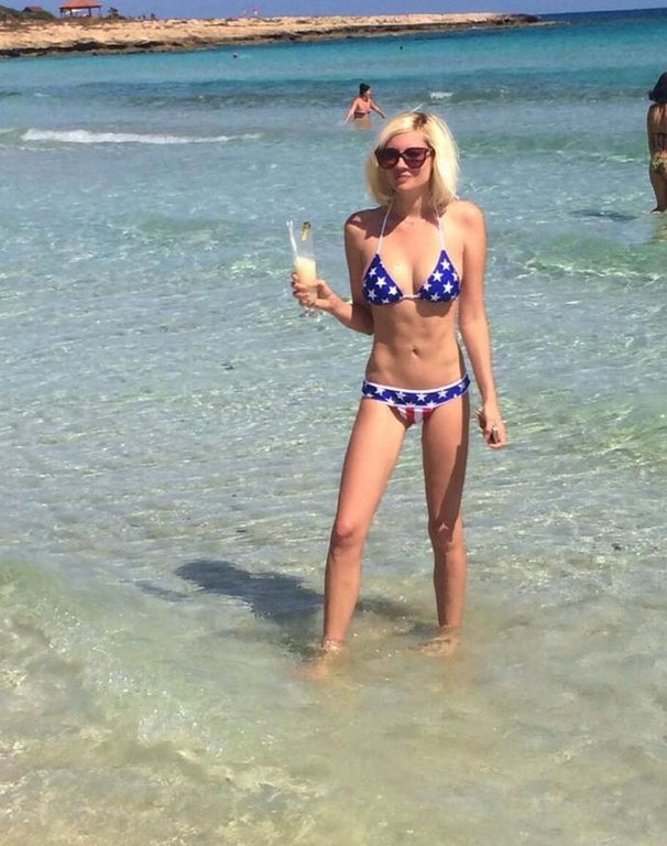 Η Τζούλια Αλεξανδράτου με μπικίνι και χωρίς καμπύλες [εικόνες] | iefimerida.gr 4