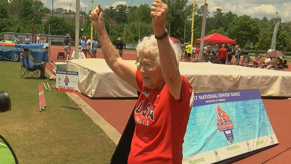 Δρομέας... ετών 101 -Το μυστικό της Τζούλια Χόκινς [εικόνες] | iefimerida.gr 2