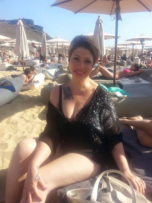 Μύκονος: Η Τζούλη Μασίνο με μαγιό  [εικόνες] | iefimerida.gr 0