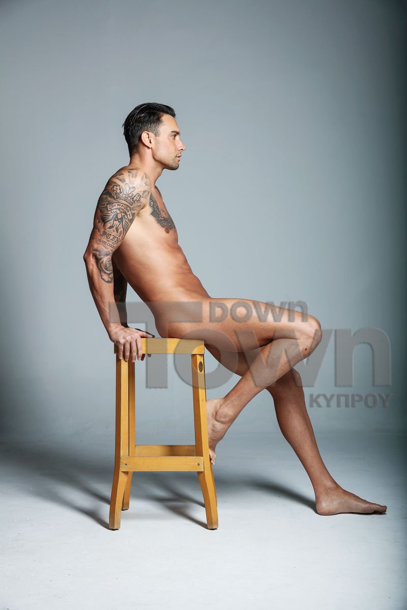 Ο σέξι συμπρωταγωνιστής της Αντζελας στη διαφήμιση του Jumbo φωτογραφίζεται γυμνός [εικόνες] | iefimerida.gr 1